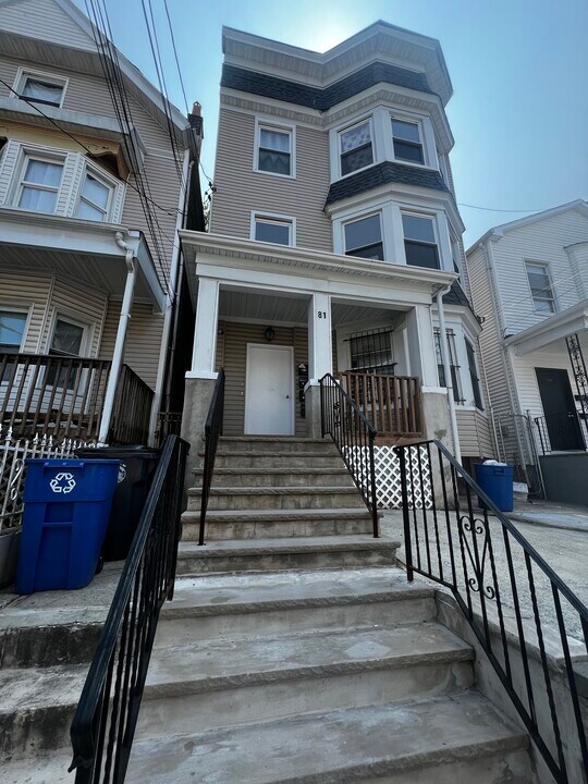 81 2nd St, Unit 2FL in Newark, NJ - Foto de edificio