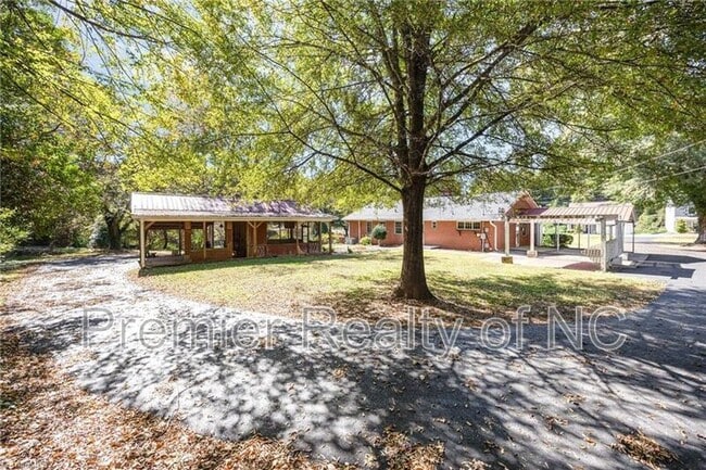 412 S Main St in Mocksville, NC - Building Photo - Building Photo