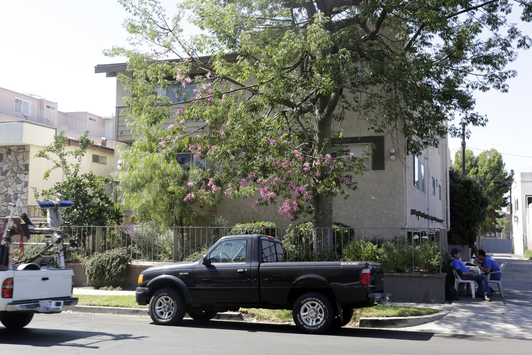 1621 Federal Ave in Los Angeles, CA - Building Photo