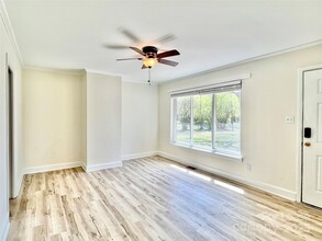 5435 Lantana Ave in Charlotte, NC - Foto de edificio - Building Photo