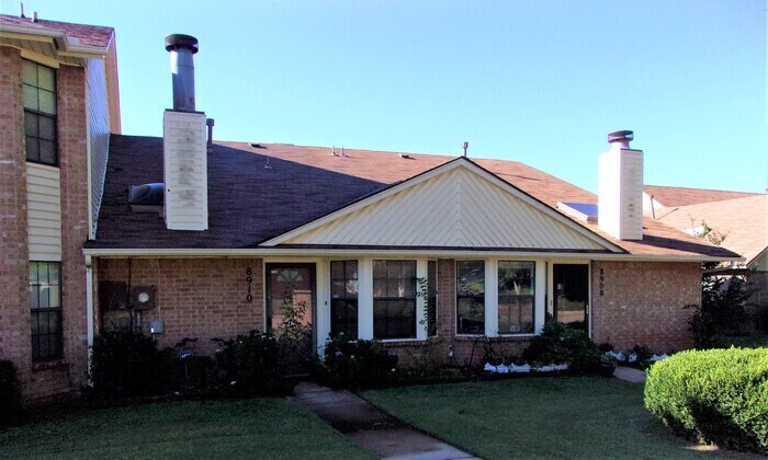 8910 Fairfield Greens Dr in Midwest City, OK - Building Photo