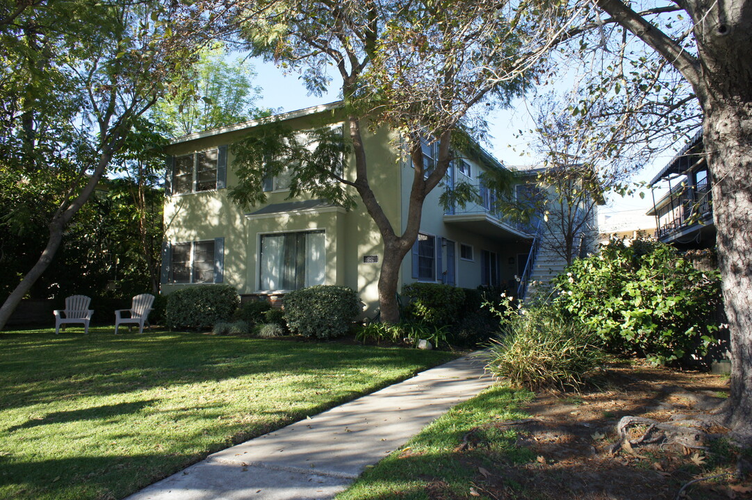 1547 Riverside Dr in Glendale, CA - Building Photo
