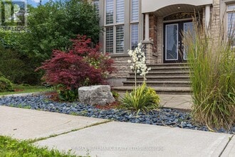 2485 Meadowridge Dr in Oakville, ON - Building Photo - Building Photo