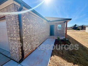 10401 Little Blue Ln in Oklahoma City, OK - Building Photo - Building Photo