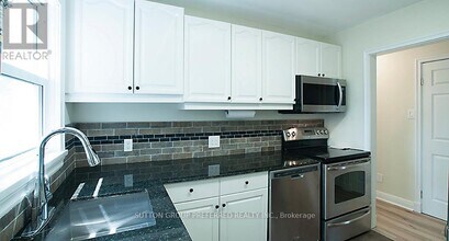 359 Ridout St S in London, ON - Building Photo - Building Photo