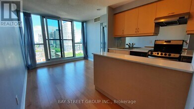 320-1320 Richmond St E in Toronto, ON - Building Photo - Building Photo