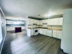 1725 Drost St in Sulphur, LA - Building Photo - Building Photo