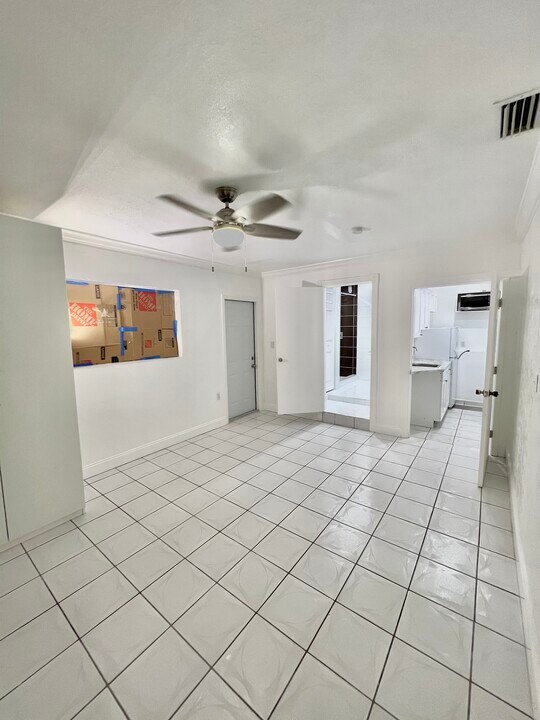 649 W 14th St, Unit 649 W 14th st Hialeah ,FL in Hialeah, FL - Foto de edificio