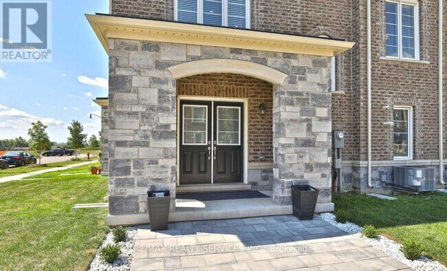 34 Brushwood Dr in Brampton, ON - Building Photo - Building Photo