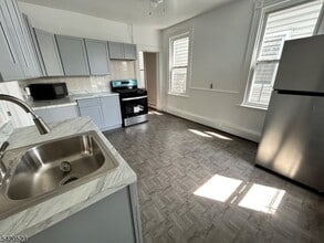 222 Inslee Pl, Unit 2 in Elizabeth, NJ - Building Photo - Building Photo