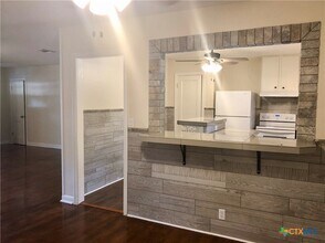 1002 Hazelton St in San Marcos, TX - Building Photo - Building Photo