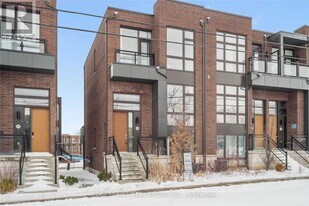 9144 Bathurst St in Richmond Hill, ON - Building Photo