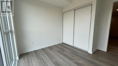 760-760 Whitlock Ave in Milton, ON - Building Photo - Building Photo