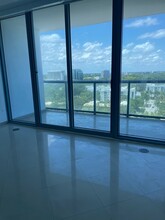 601 NE 36th St, Unit 1205 in Miami, FL - Building Photo - Building Photo