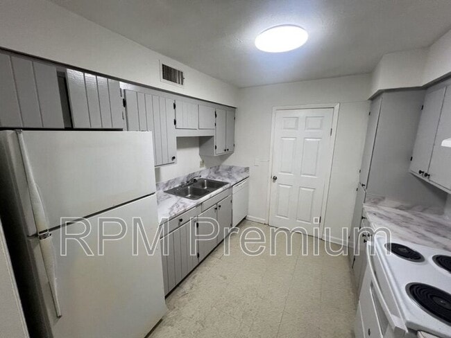 property at 2150 N Sherwood Forest Dr