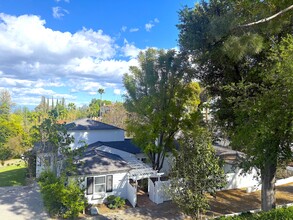 4800 Brewster Dr in Tarzana, CA - Building Photo - Building Photo