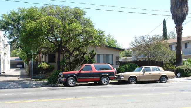 12731-12735 Vanowen St in North Hollywood, CA - Building Photo - Building Photo