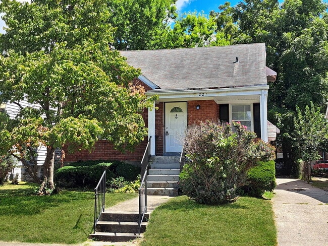 property at 221 S 41st St