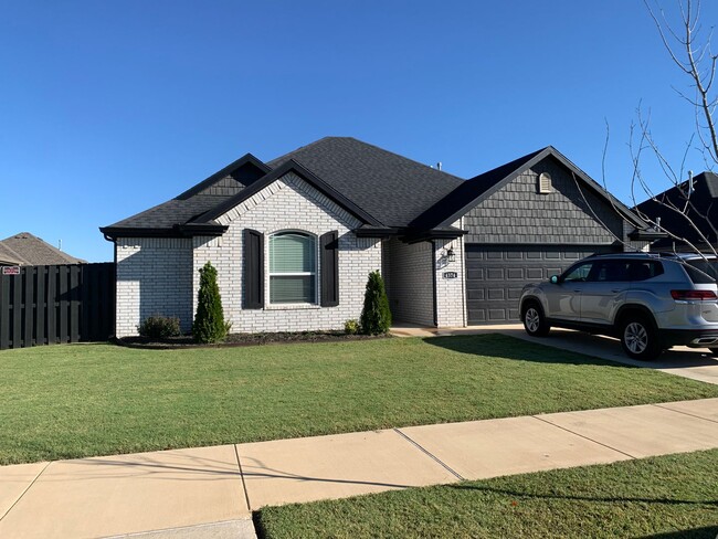 property at 4374 W Topeka Ave