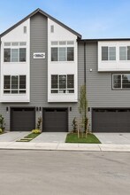 18862 67th Ave NE in Kenmore, WA - Building Photo - Building Photo