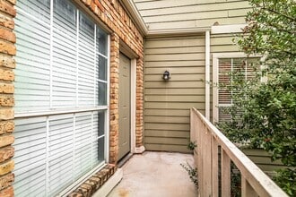 7151 Gaston Ave, Unit 1105 in Dallas, TX - Building Photo - Building Photo