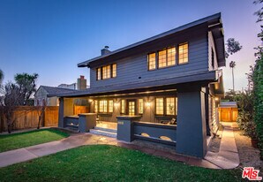 2417 Walgrove Ave in Los Angeles, CA - Building Photo