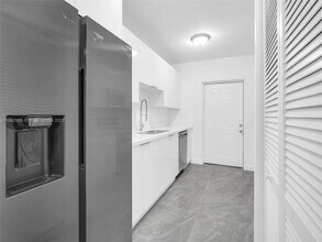 2448 NW 42nd St in Miami, FL - Building Photo - Building Photo