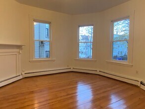 17 Parker Hill Ave, Unit 1 in Boston, MA - Foto de edificio - Building Photo