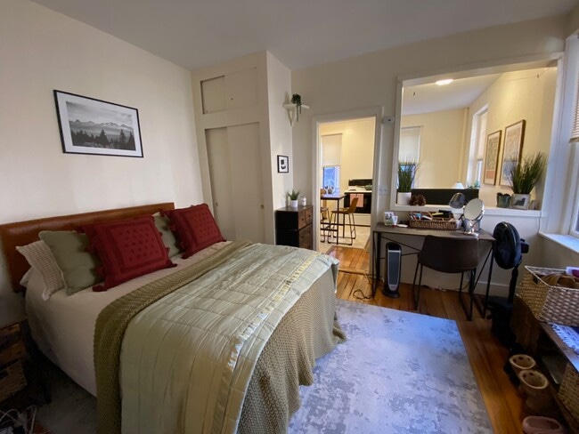 69 Myrtle St, Unit 5 in Boston, MA - Building Photo - Building Photo