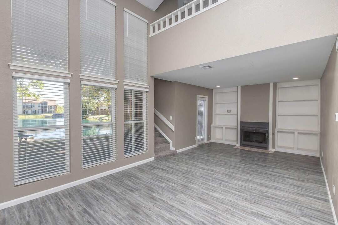 Fountain Lake Apartments in Enid, OK - Building Photo