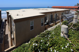 318 S The Strand in Oceanside, CA - Foto de edificio - Building Photo