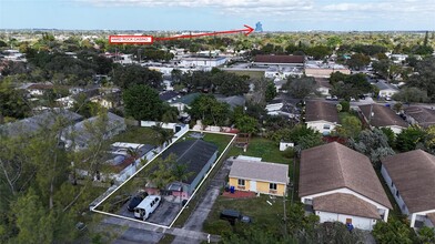 5719 Buchanan St in Hollywood, FL - Foto de edificio - Building Photo