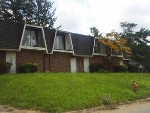 501 Barnett Rd in Columbus, OH - Foto de edificio - Building Photo