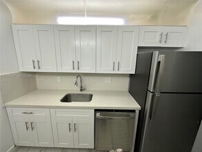 8200 SW 210th St in Cutler Bay, FL - Building Photo - Building Photo