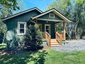 90 Hampton St in Asheville, NC - Building Photo - Building Photo