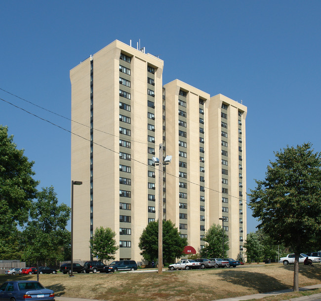 Lowry Tower in Minneapolis, MN - Building Photo - Building Photo