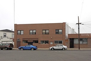 13-15 E Lake St in Salinas, CA - Building Photo