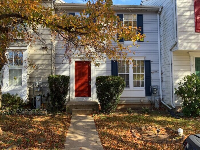 7107 Pahls Farm Way in Pikesville, MD - Building Photo