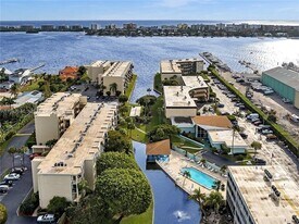 200 Waterway Dr S in Lantana, FL - Building Photo