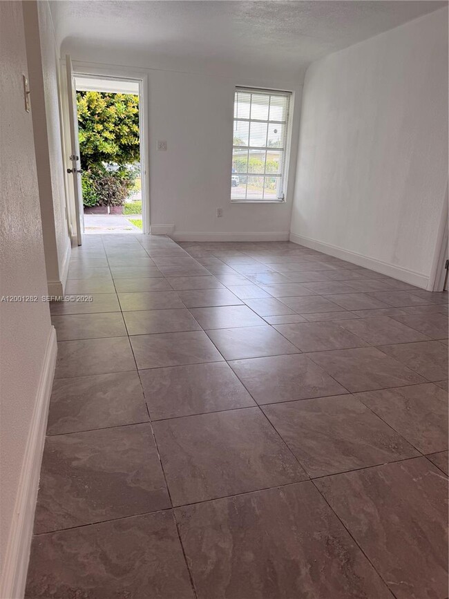 6613 Evergreen Dr in Miramar, FL - Building Photo - Building Photo