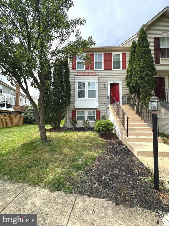 20941 Rootstown Terrace in Ashburn, VA - Building Photo
