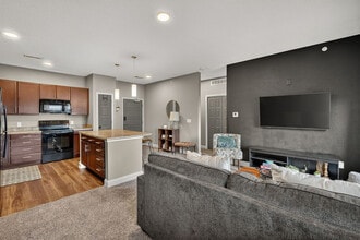 8350 Cascade Ave in West Des Moines, IA - Building Photo - Building Photo