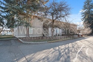 11310 E Mission Ave in Spokane Valley, WA - Building Photo