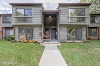 45 Western Reach in Red Bank, NJ - Building Photo - Building Photo