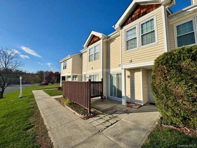 3917 Whispering Hills Dr in Chester, NY - Building Photo - Building Photo