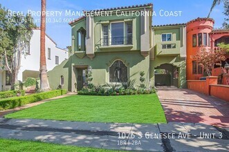1076 S Genesee Ave in Los Angeles, CA - Building Photo - Building Photo