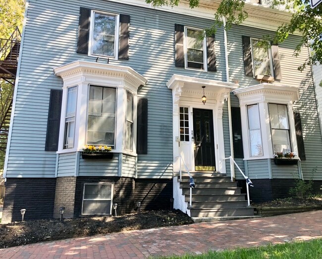 261 State St, Unit #6 in Portland, ME - Building Photo - Building Photo