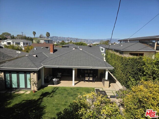 9312 Bolton Rd in Los Angeles, CA - Building Photo - Building Photo