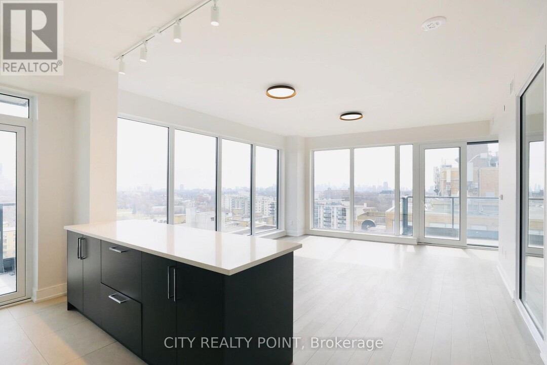 2525-2525 Bathurst St in Toronto, ON - Building Photo
