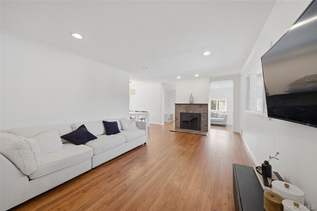 103 Heatherdell Rd in Ardsley, NY - Foto de edificio - Building Photo